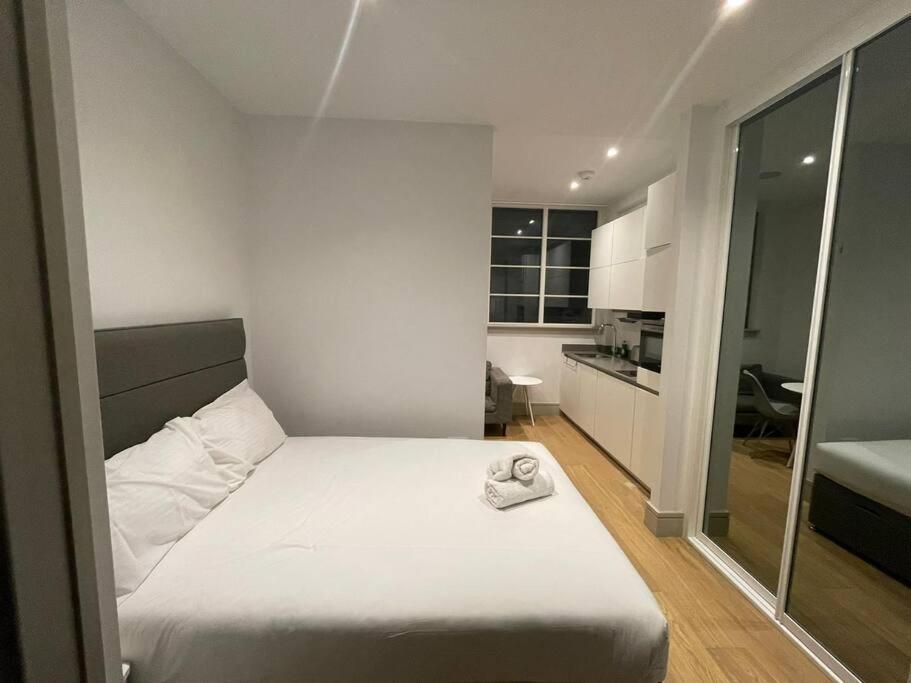 Monthly Stays 1Bed Serviced Studio Apartment Free Wifi & Netflix Whitechapel London Perfect For Solo & Coupled Guests ภายนอก รูปภาพ